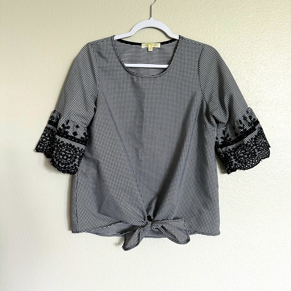 Mimi & Daphne Women’s Blouse size M